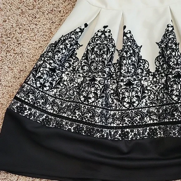 Black and white formal dress - Picture 4 of 13